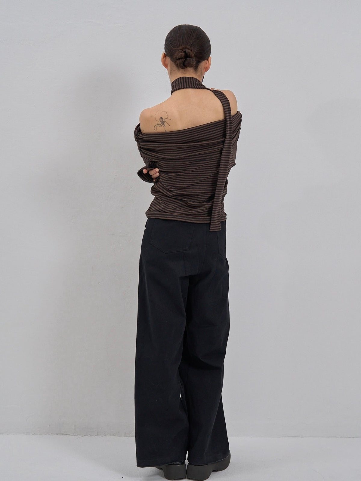 border offshoulder scarf tops