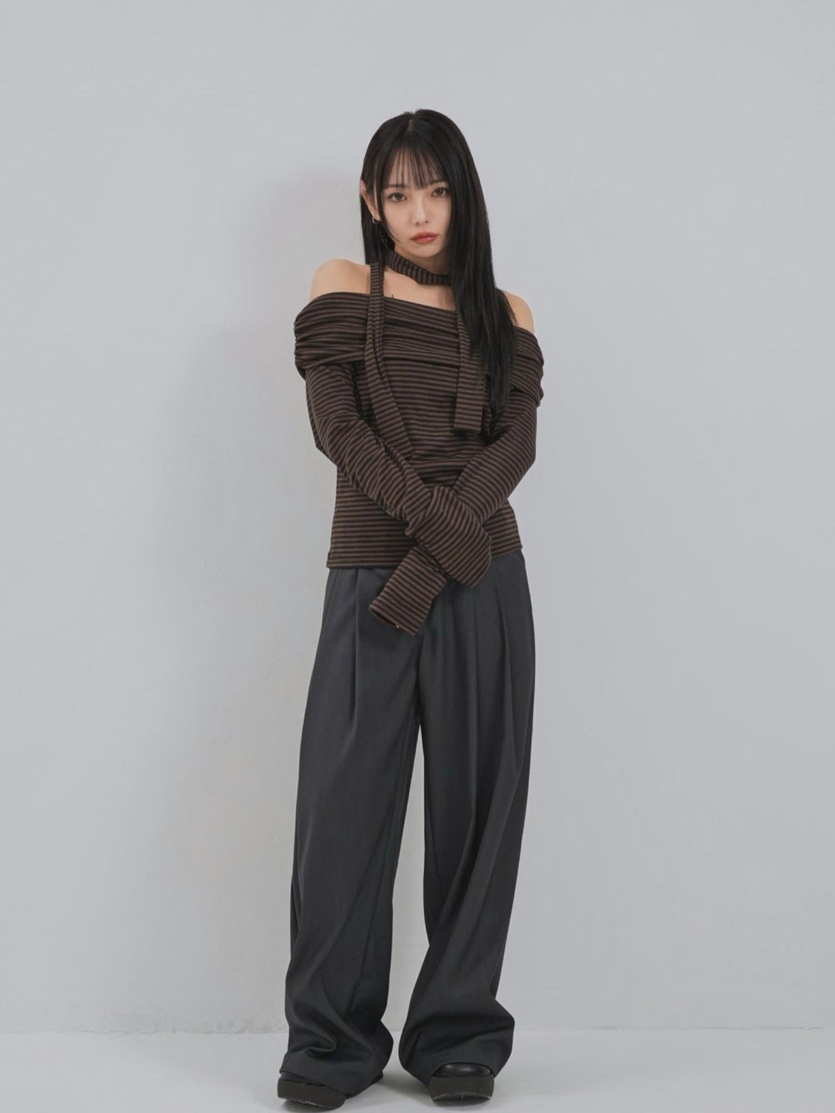 border offshoulder scarf tops