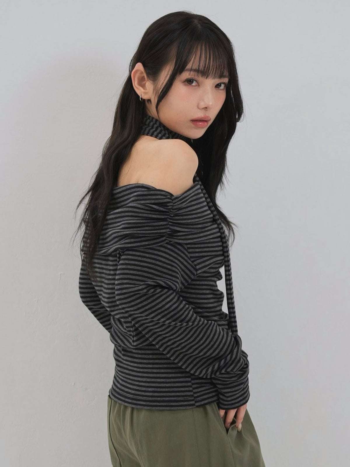 border offshoulder scarf tops