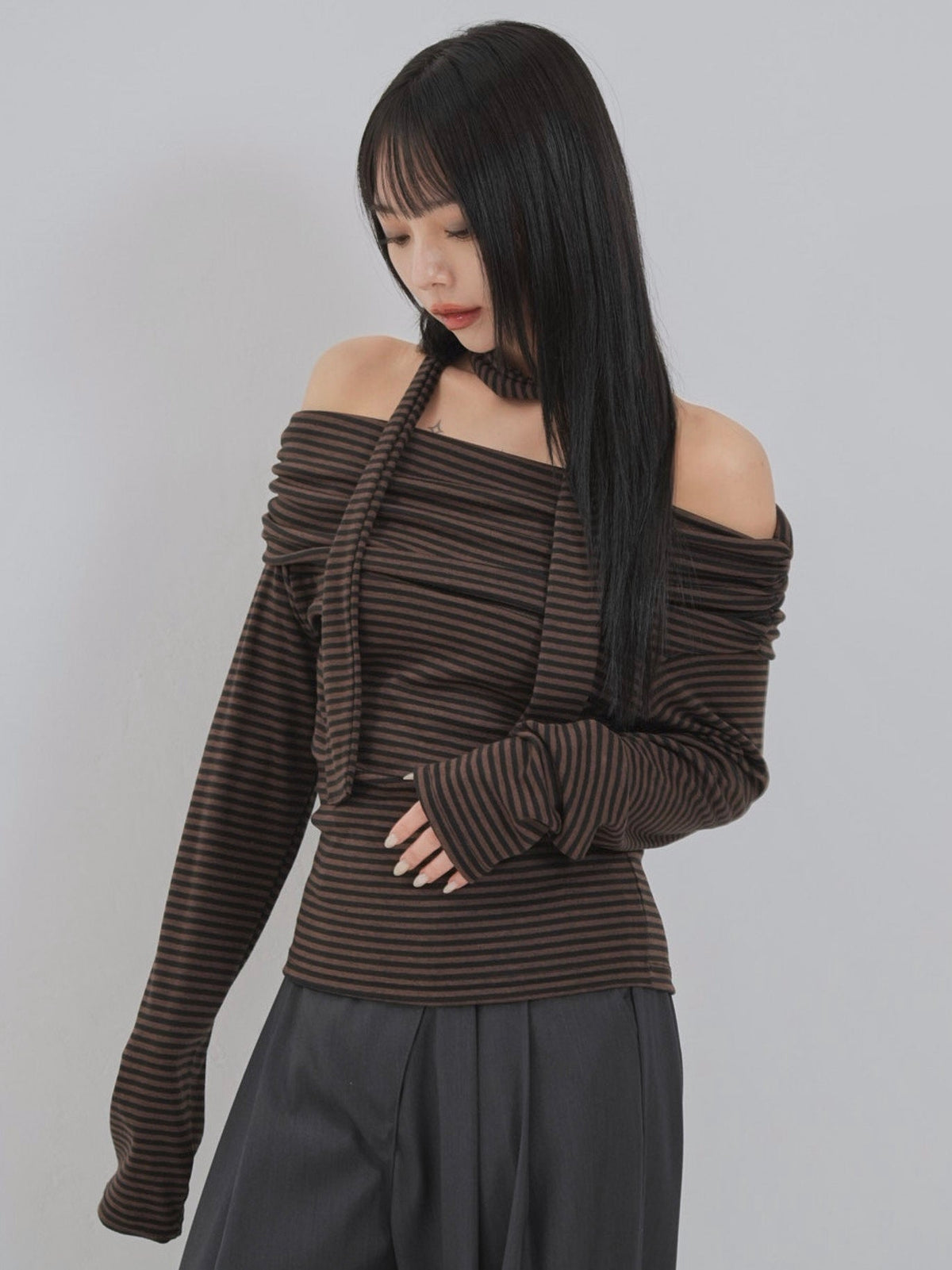 border offshoulder scarf tops