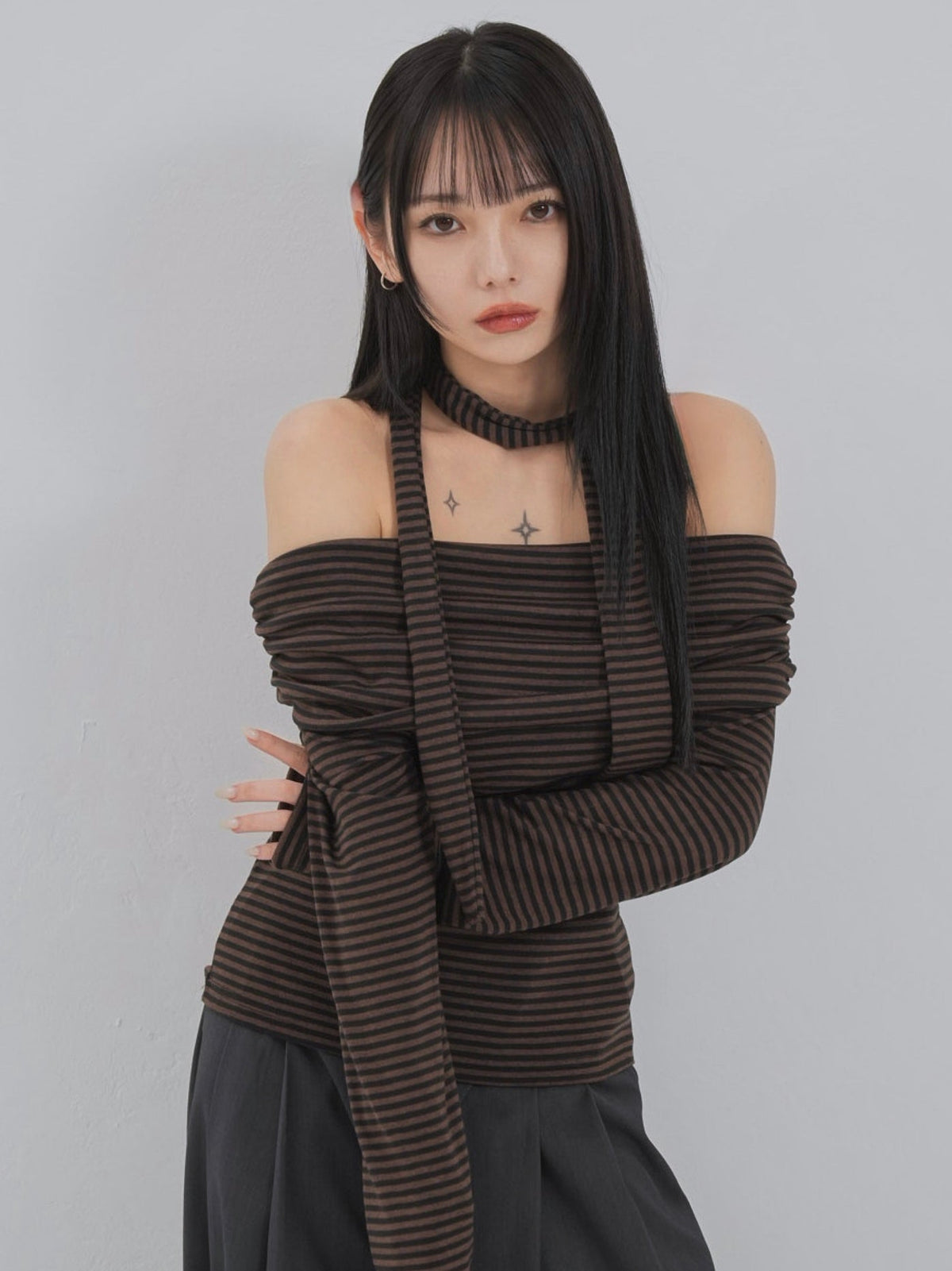 border offshoulder scarf tops